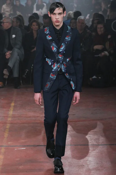 Look 25